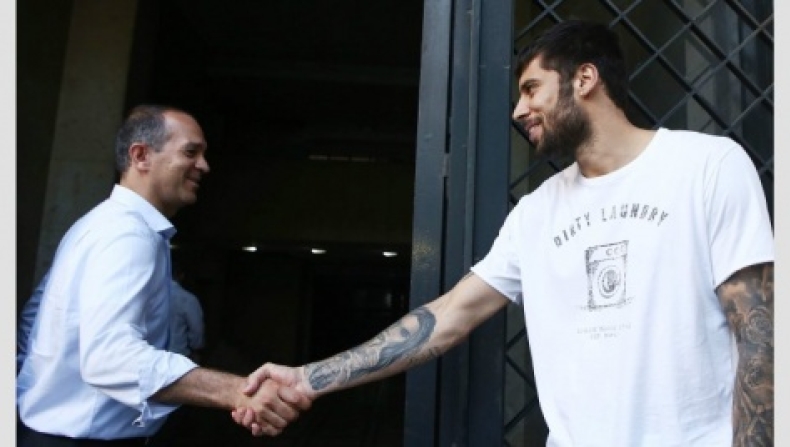 Ανανέωση με δάκρυα στα μάτια